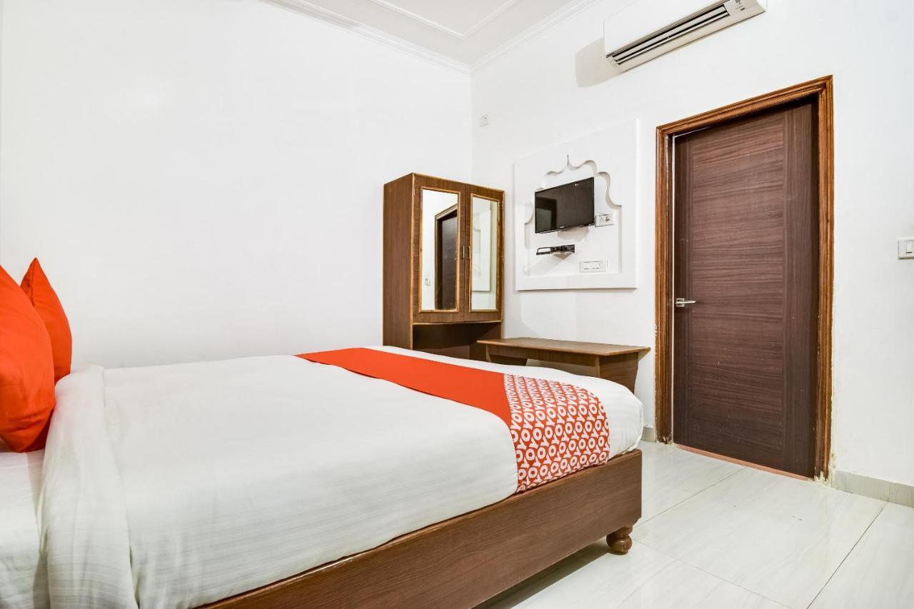 Capital O 23129 Chelsea Palace Hotell Khajurāho Eksteriør bilde